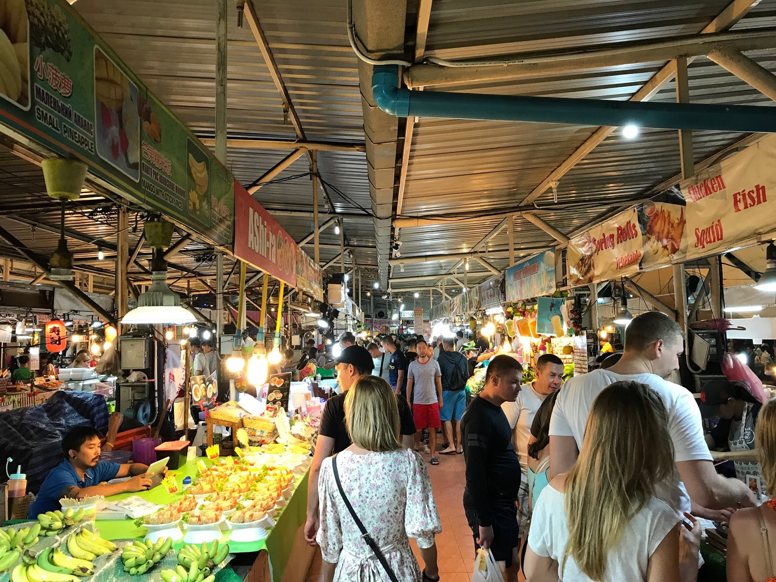 Malin Plaza Patong: фудкорт и шоппинг для всей семьи