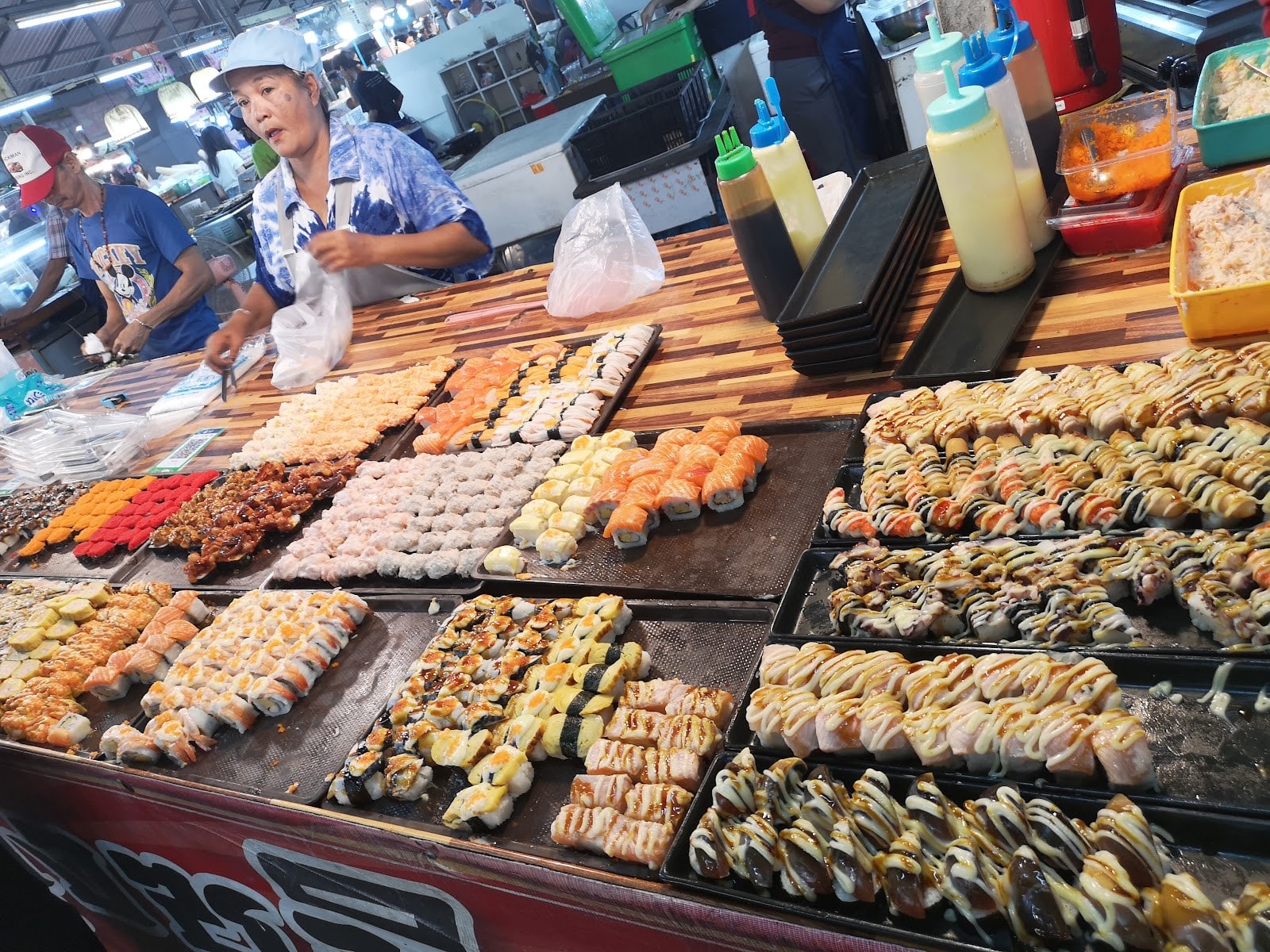 Naka Weekend Market: рай для гурманов и шопоголиков
