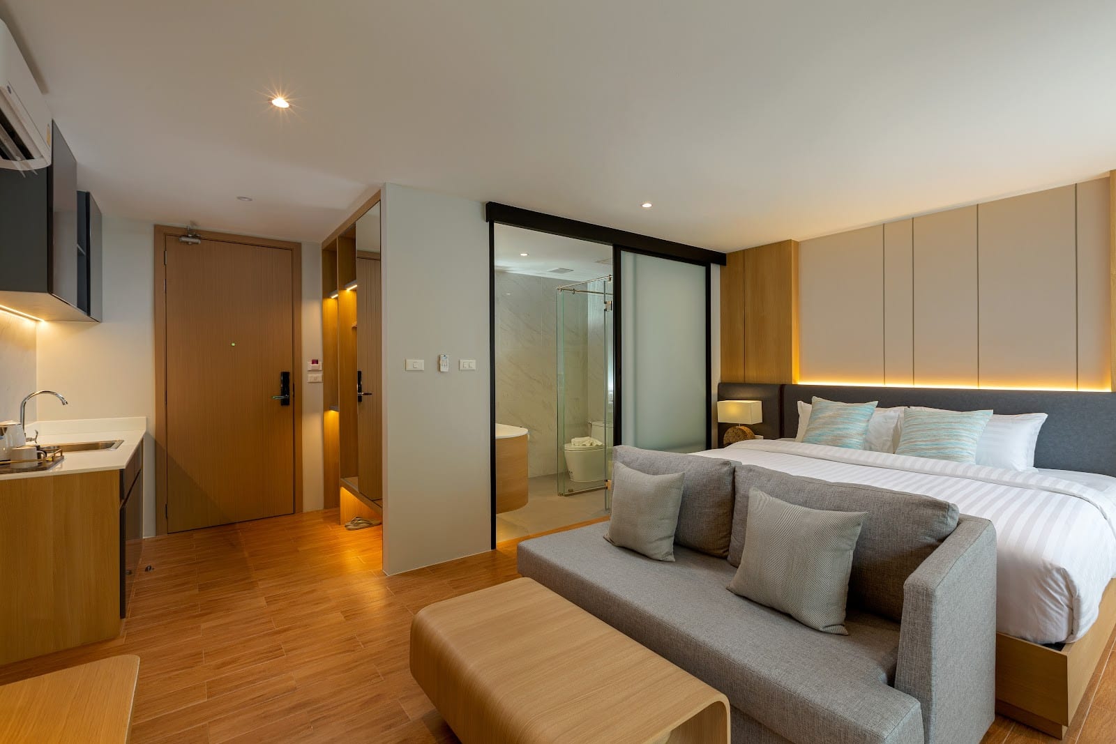 Номера и удобства Wyndham Garden Naithon Phuket