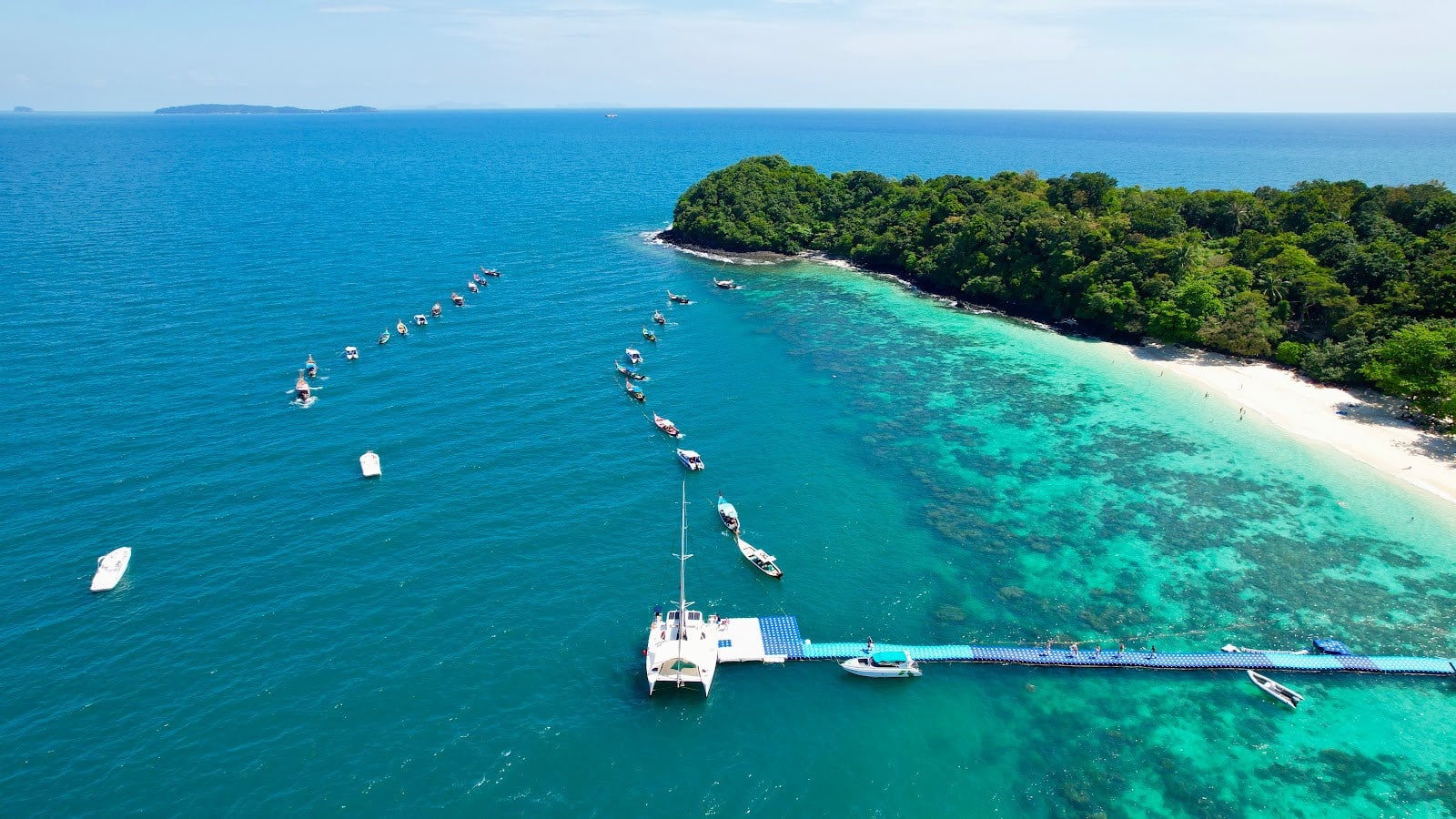 Расположение и окрестности Wyndham Garden Naithon Phuket